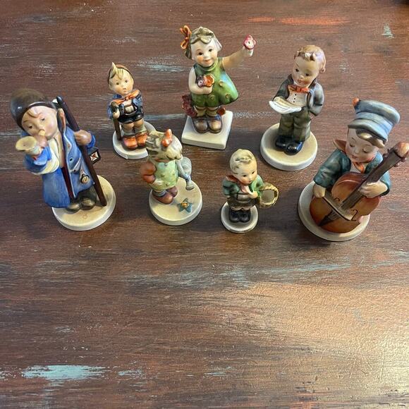Hummel Goebel Genuine Vintage Figurines Lot of 07 - Picture 1 of 11